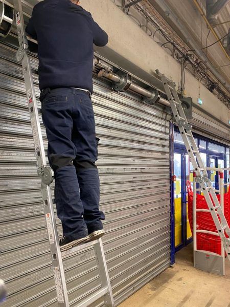 Combien coûte le dépannage d’un rideau métallique à Paris ?