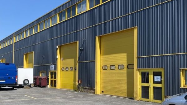 Top tendances de finitions pour portes sectionnelles industrielles