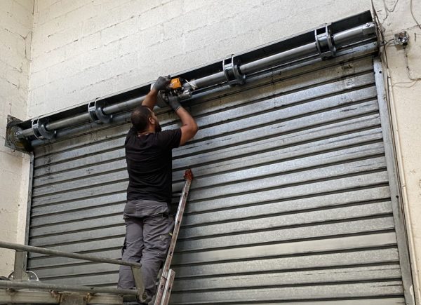 Comment démonter un rideau de fer ?