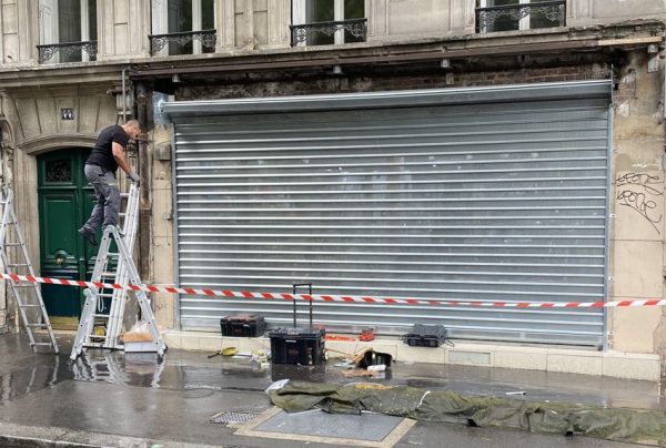 Comment nettoyer un rideau métallique ?