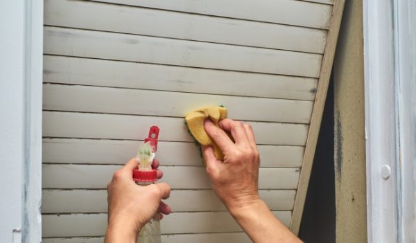 Comment nettoyer un volet roulant en PVC ?