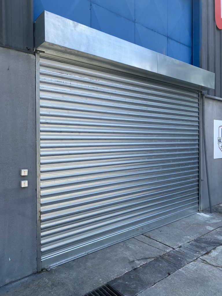 installer rideau métallique